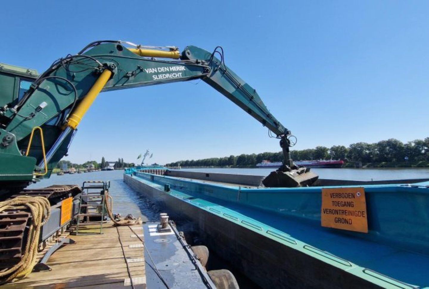 Waterbodemonderzoek en milieukundige begeleiding Julianakanaal