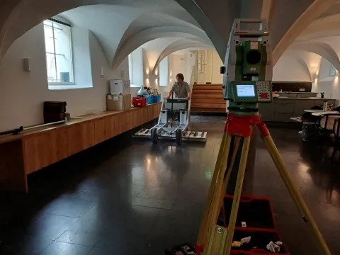 De 3D grondradar scant de bodem van het Bethaniënklooster.