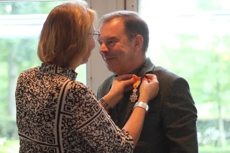 Johan benoemt tot Ridder in de Orde van Oranje Nassau