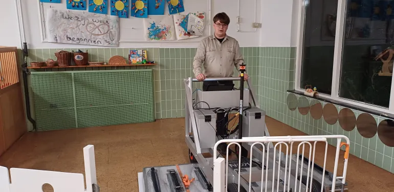 Met de 3D grondradar inpandig scannen bij een kinderdagverblijf.