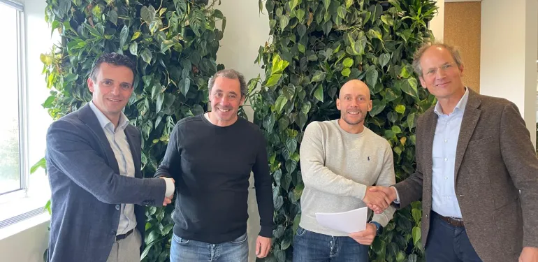 Het tekenmoment tussen ATKB en KBTS