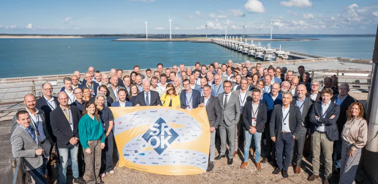 Samenwerking rijkswaterstaat, veel mensen oosterscheldekering